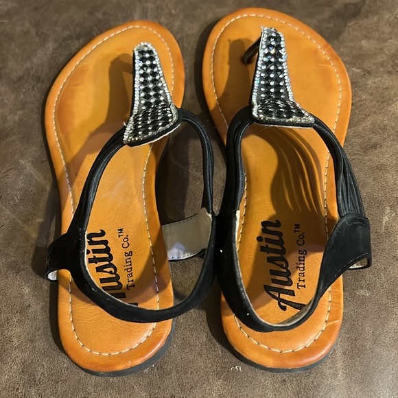 Sandals Austin trading co. Size 6 fancy beaded top with leather and elastic - Picture 4 of 8